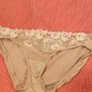 L Wacoal fancy delicate lacey undies NWOT